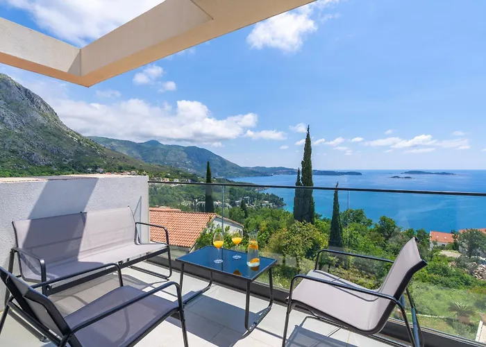 Superior Fiva With Sea View, Pool And Free Parking アパート