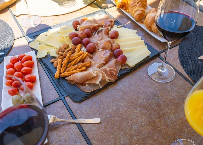 Superior Fiva With Sea View, Pool And Free Parking アパート *