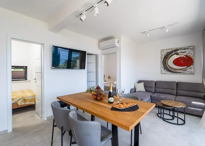 Superior Fiva With Sea View, Pool And Free Parking