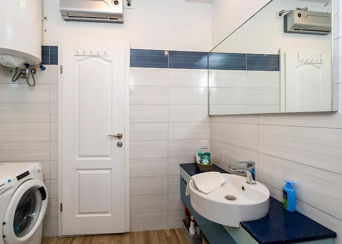 Superior Fiva With Sea View, Pool And Free Parking Lägenhet *