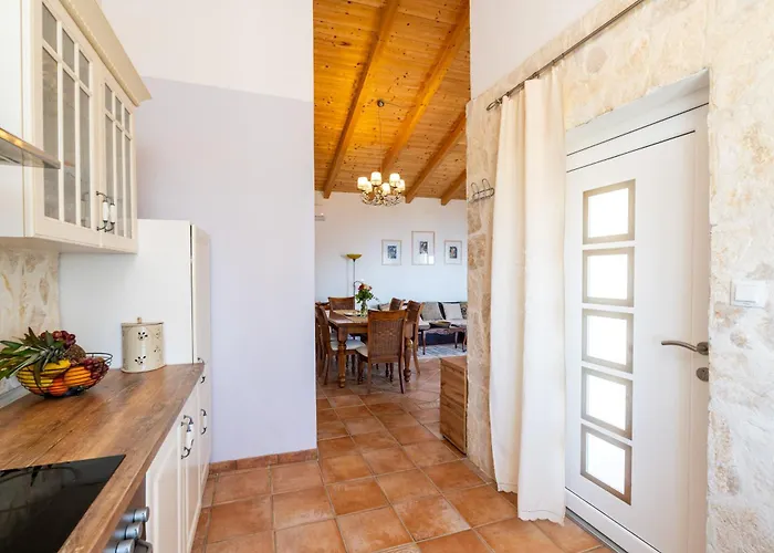 Superior Fiva With Sea View, Pool And Free Parking