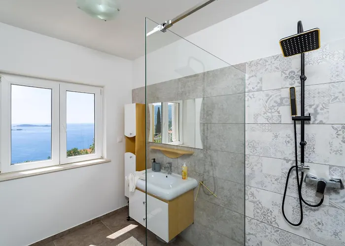 Superior Fiva With Sea View, Pool And Free Parking Mlini