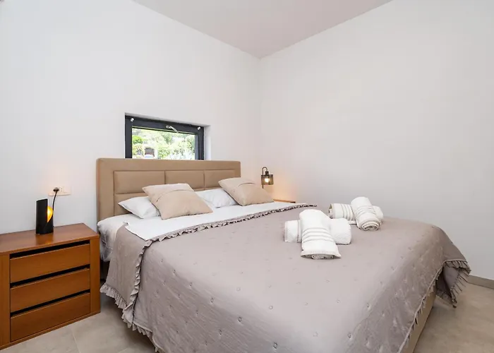 Lägenhet Superior Fiva With Sea View, Pool And Free Parking Mlini