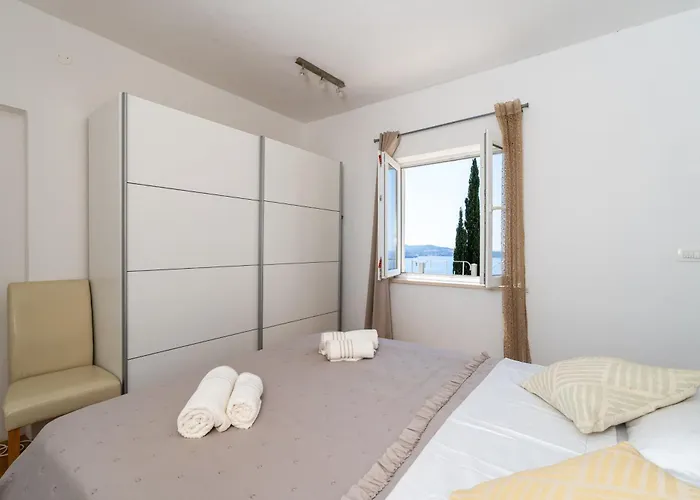 Lägenhet Superior Fiva With Sea View, Pool And Free Parking *